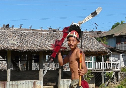 Ein Krieger der Ao in seiner Tracht in Nagaland Foto: Rita Willaert